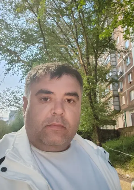 Иван из Луганска, мне 45, познакомлюсь на одну ночь