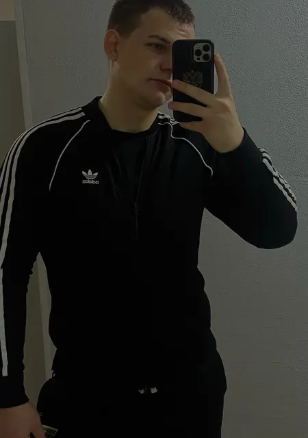 Даня из Меппевшего, мне 21, познакомлюсь на одну ночь