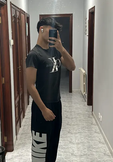 Soy David, 19 años de Pontevedra, busco conocer gente para pasatiempo agradable