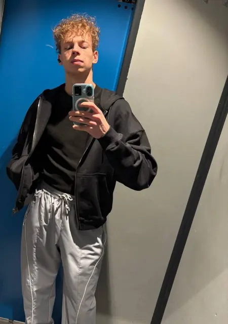 Руслан из Франкфурта-на-майне, мне 21, познакомлюсь для общения