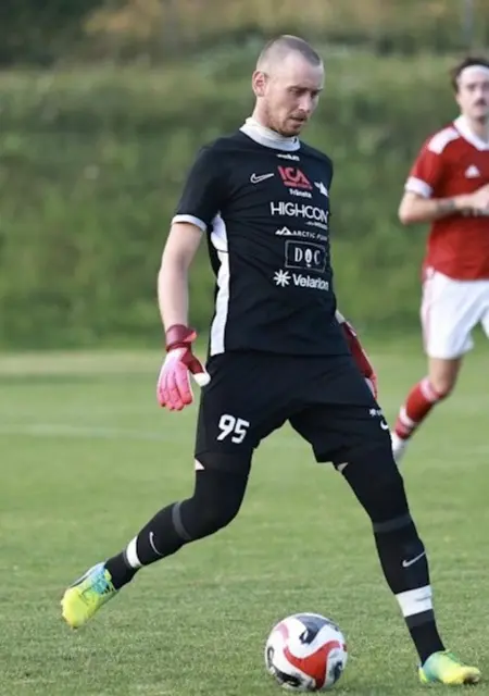 Я Михаил, 30, из Хернёсанд, ищу знакомство для вирта