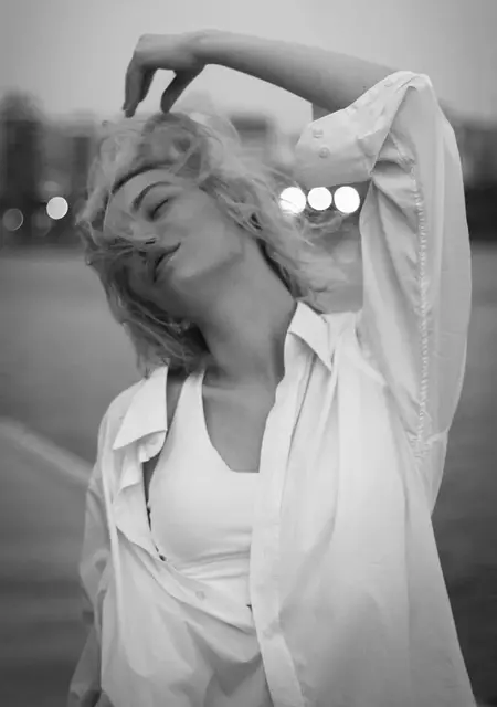 Ольга из Парижа, мне 20, познакомлюсь для постоянных отношений