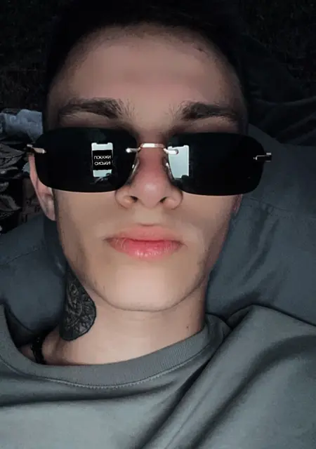 Я Дмитрий, 19, знакомлюсь на одну ночь в Днепре