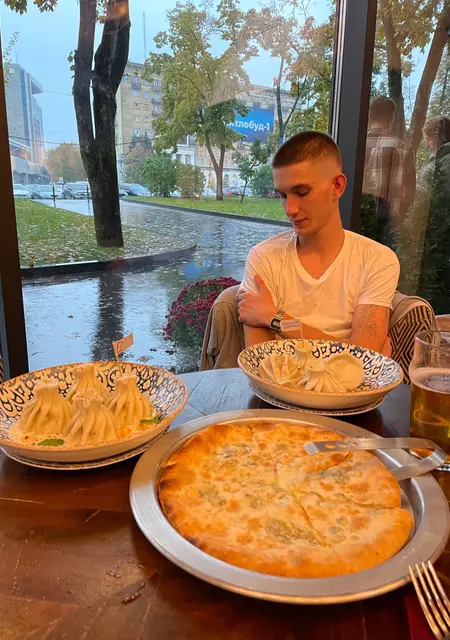 Денис з Харкова, шукаю на сайті спілкування