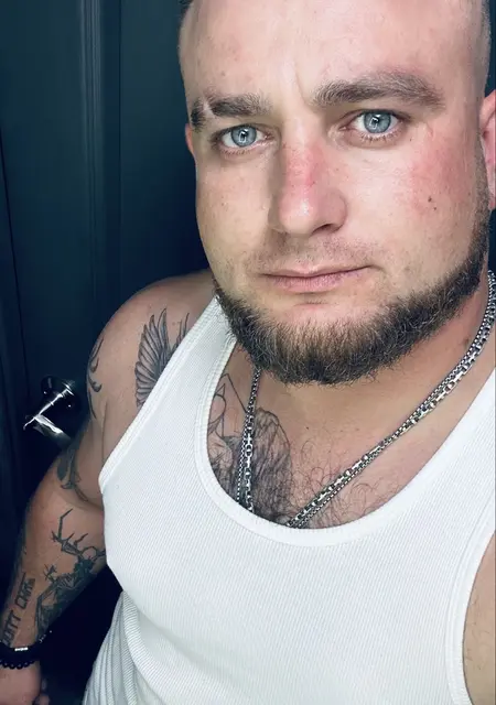 Я Yaroslav, 31 років з Сум, шукаю знайомства без зобов'язань