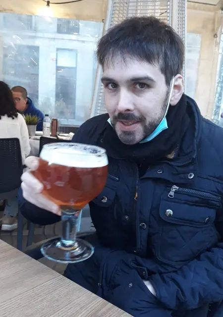 Soy Joel, 37 años de Madrid, busco conocer gente para relación sin ataduras