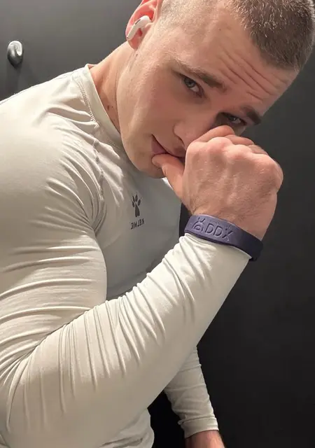 Я Рафаэль, 22, из Сурата, ищу знакомство для приятного времяпровождения