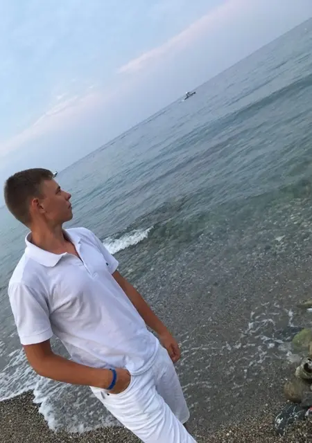 Александр из Бобруйска, мне 28, познакомлюсь для общения