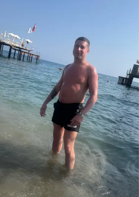 Андрей из Анкары, мне 32, познакомлюсь для постоянных отношений