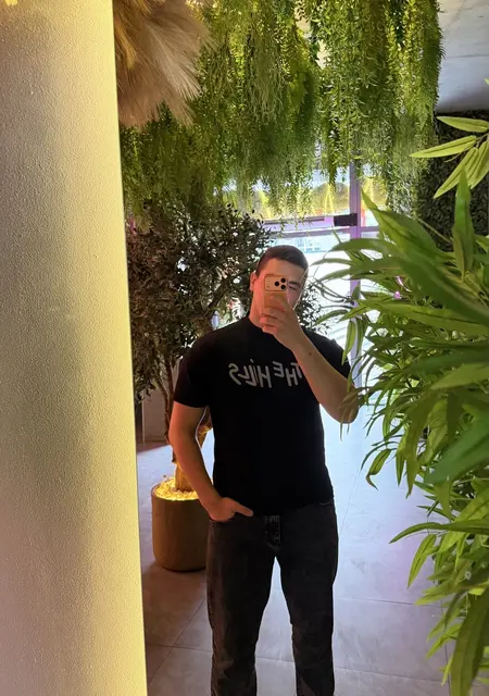 Александр из Стокгольма, ищу на сайте знакомства без обязательств