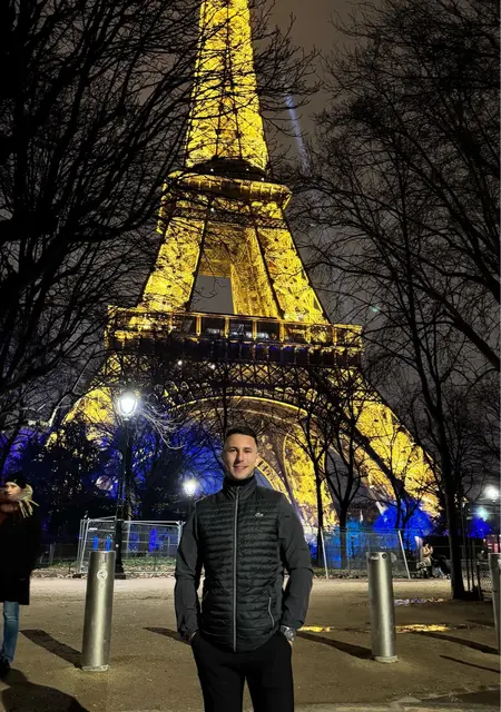 Roberto de Valencia, busco en el sitio relación sin ataduras