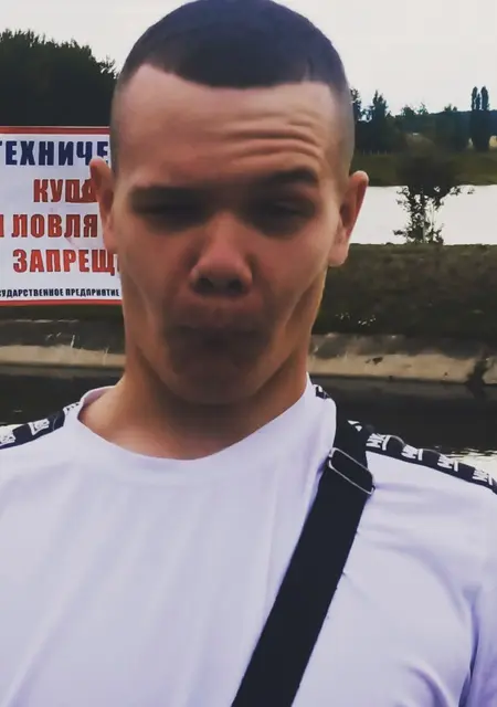 Виталя из Минска, мне 20, познакомлюсь без обязательств