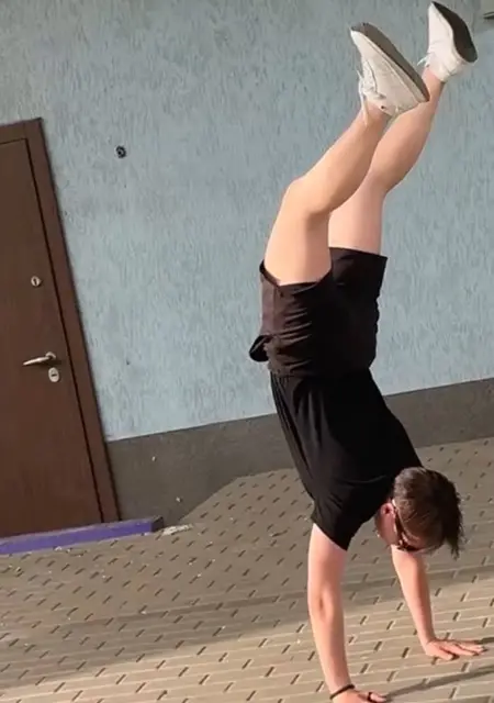 Саша из Киева, мне 19, познакомлюсь на одну ночь