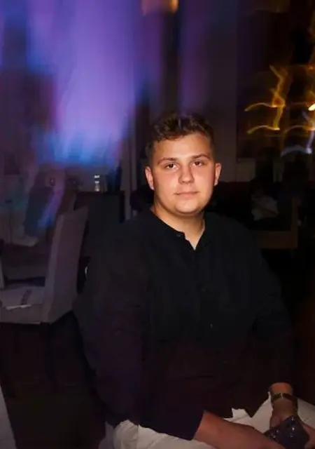 Я Олег, 22 років, знайомлюсь без зобов'язань у Одесі