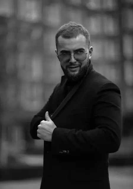 Я Вова, 27, из Милана, ищу знакомства без обязательств