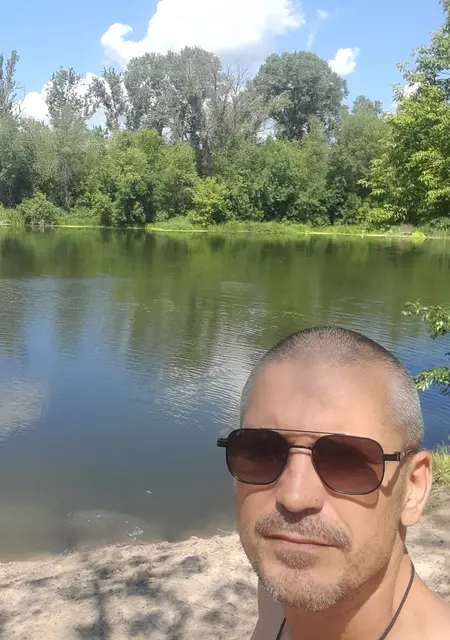 Виктор из Луганска, ищу на сайте знакомства без обязательств