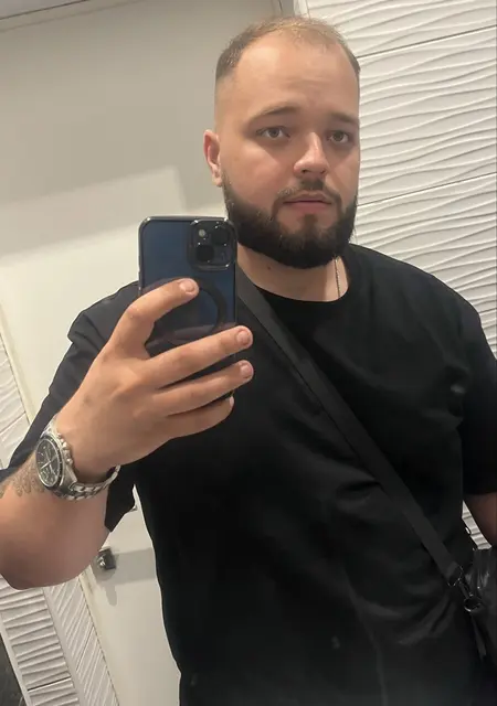 Дмитрий из Салоников, мне 21, познакомлюсь на одну ночь