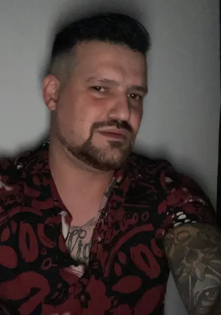 Soy Antonio, 39 años de Madrid, busco conocer gente para relación abierta