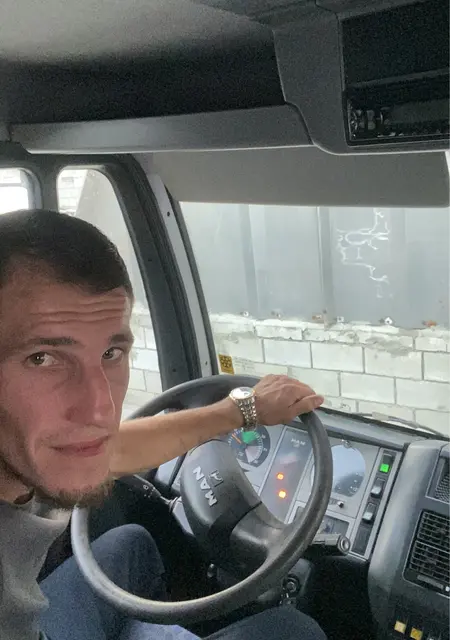 Я Штефан, 44, знакомлюсь для открытые отношения в Тигине