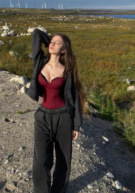 Soy Lolita, 18 años, conociéndome para conversación virtual en Málaga