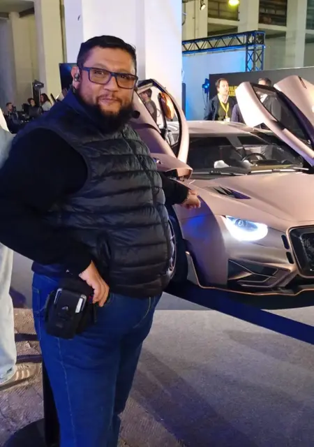 Yessi Chedghan de Premia de Mar, busco en el sitio lío de una noche