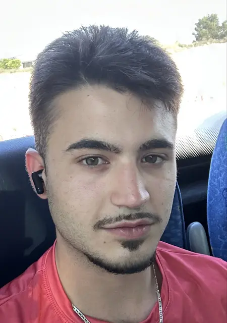 Javi de Granada, tengo 21 años, listo para conocer para lío de una noche