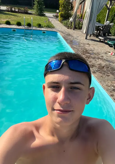 Max из Парижа, мне 19, познакомлюсь без обязательств