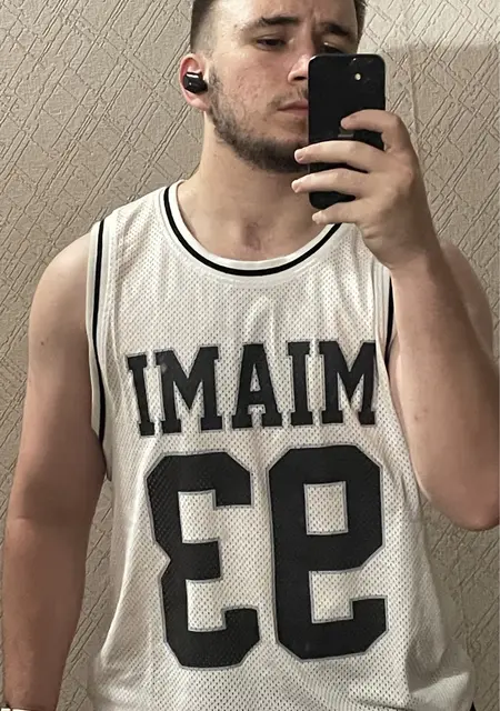 Тимур из Лондона, мне 21, познакомлюсь для приятного времяпровождения