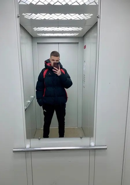 Данил з Харкова, мені 19 років, познайомлюсь на одну ніч