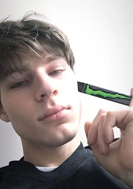 Joe из Бохум, мне 28, познакомлюсь для дружбы