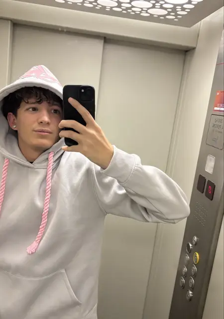 Lorenzo из Рима, мне 19, познакомлюсь на одну ночь