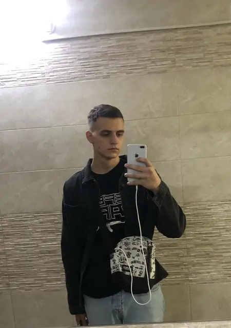 Я Андрей, 22, знакомлюсь для открытые отношения в Вышгороде