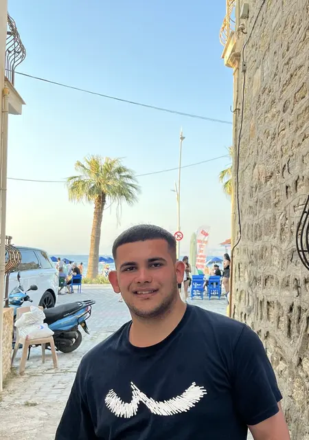 Yunus Emre из Коньи, мне 18, познакомлюсь на одну ночь