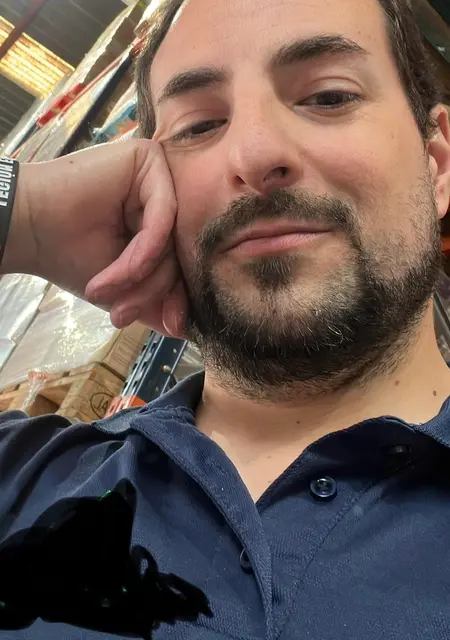 Soy Granadino, 38 años de Málaga, busco conocer gente para relación a largo plazo