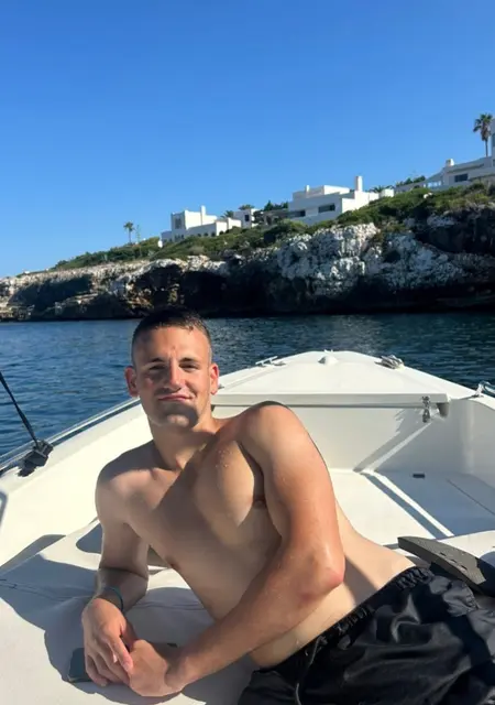 Pau Rodríguez de Sant Boi de Llobregat, tengo 20 años, listo para conocer para lío de una noche