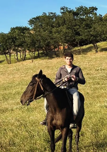 Я Надырбек, 21, из Мадрида, ищу знакомства на одну ночь