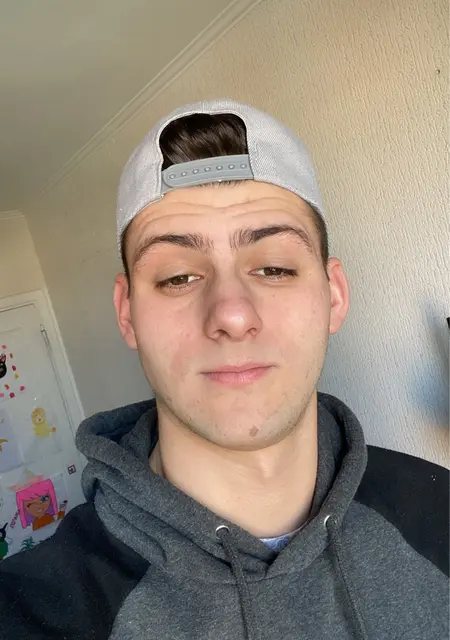 Максим из Аяччо, мне 25, познакомлюсь для дружбы