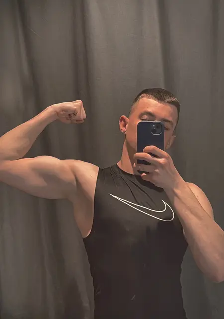 Den из Хмельницкого, мне 22, познакомлюсь на одну ночь