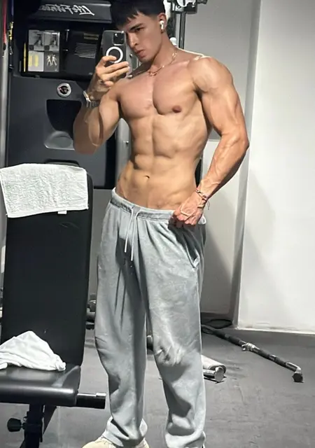 Макси из Бреста, мне 21, познакомлюсь для приятного времяпровождения