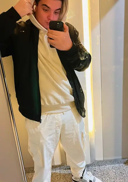 Soy Andreu, 20 años de Barcelona, busco conocer gente para pasatiempo agradable