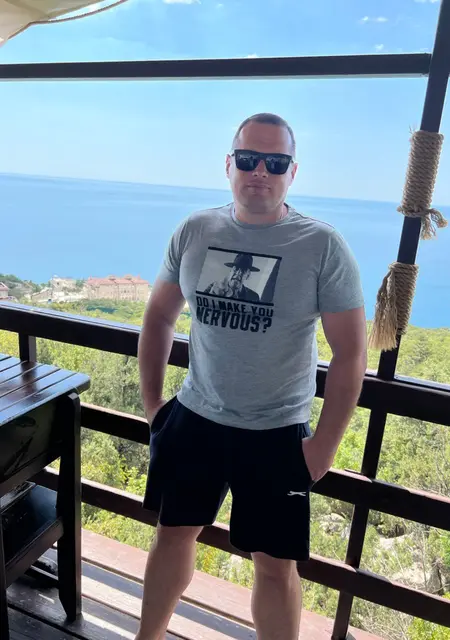 Я Дмитрий, 43, из Донецка, ищу знакомства без обязательств