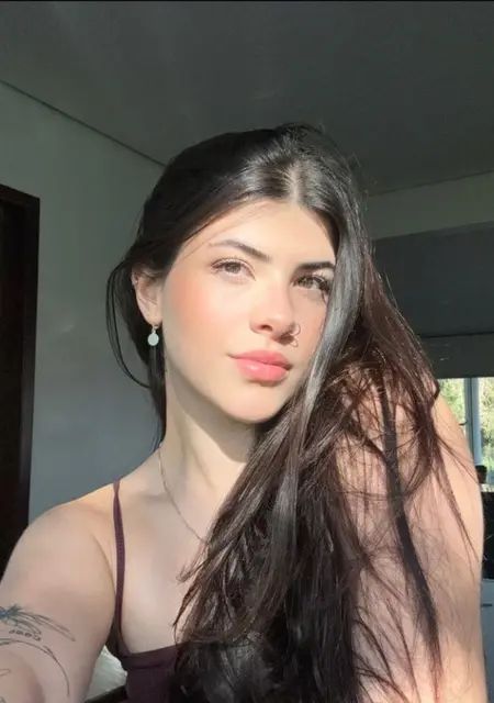 Alxia из Парижа, ищу на сайте приятное времяпровождение