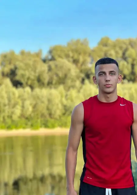 Я Дима, 20 років з Ярмолинці, шукаю знайомство для вірт