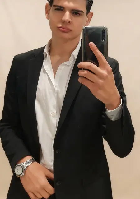 David de Girona, tengo 18 años, listo para conocer para lío de una noche