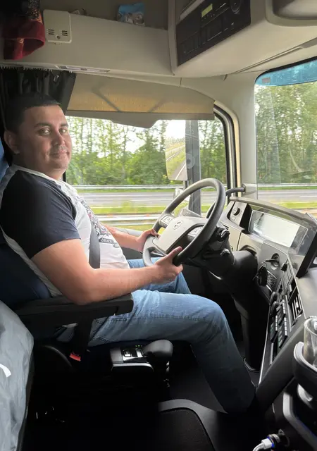 Sanjarbek из Стокгольма, мне 42, познакомлюсь для общения