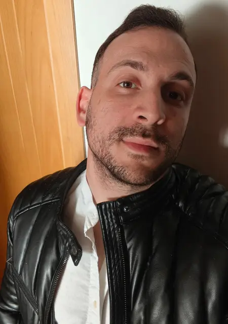 Adrián de Valencia, tengo 29 años, listo para conocer para hacer nuevos amigos