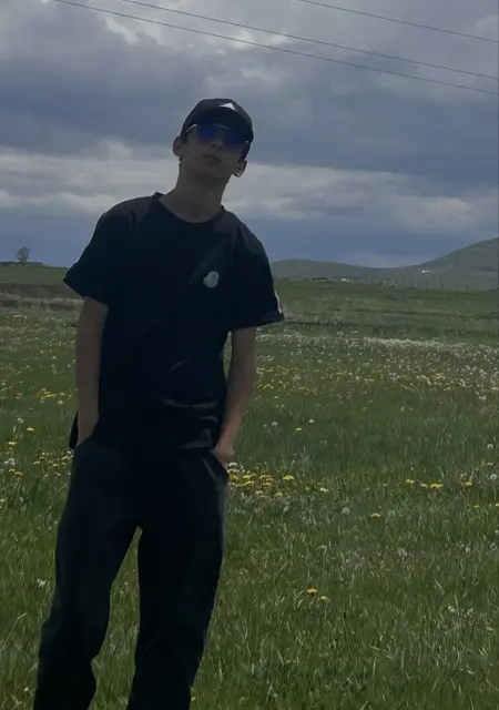Я Sargis, 18, из Гюмри, ищу знакомство для дружбы