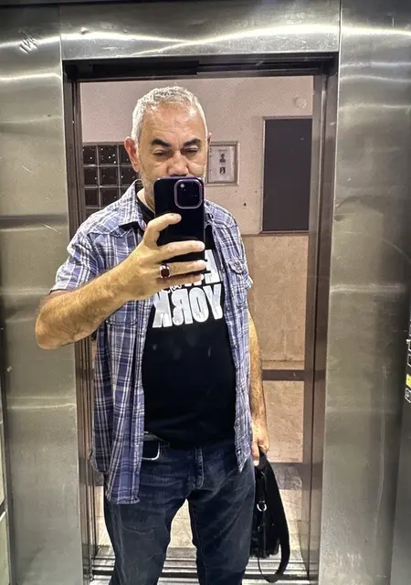 Я Тахир, 49, из Мадрида, ищу знакомство для приятного времяпровождения