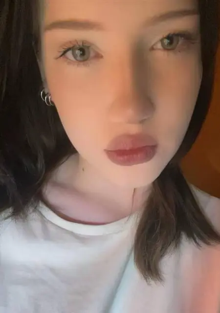 Я Ксения, 19, из Вашингтона, ищу знакомство для вирта