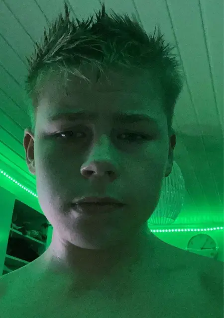 Soy Melvin, 19 años, conociéndome para relación abierta en Oviedo